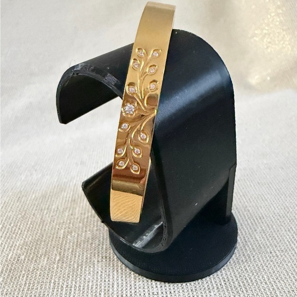 Jewelry - Gold Tone Floral Crystal Hinged Bangle Bracelet